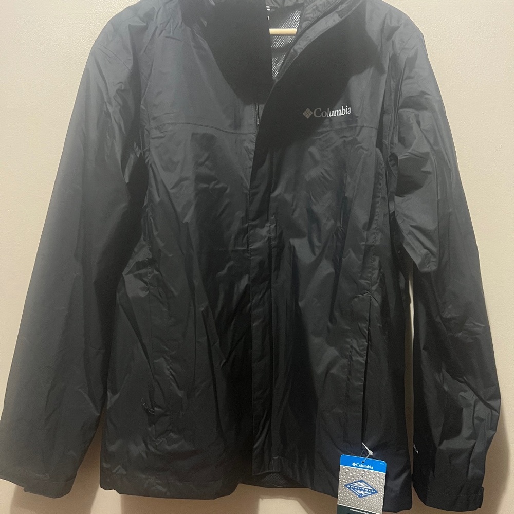 NWT Columbia Men’s lightweight jacket, size M, black, waterproof, breathable